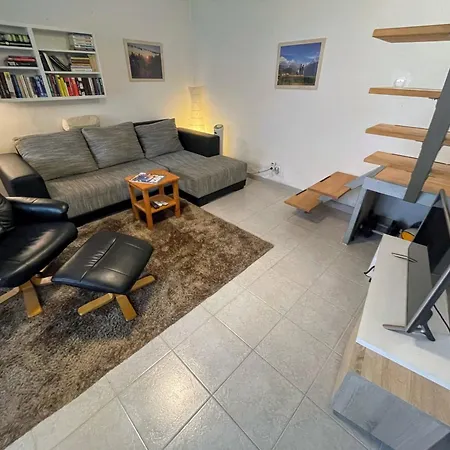 Vila 4 Guests: River & Garden Charm *