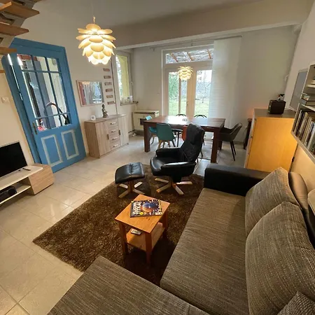 Vila 4 Guests: River & Garden Charm *