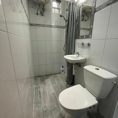 4 Guests: River & Garden Charm *