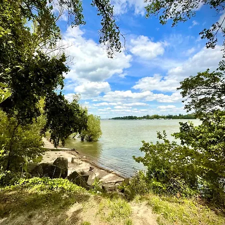 Villa 4 Guests: River & Garden Charm Budapest