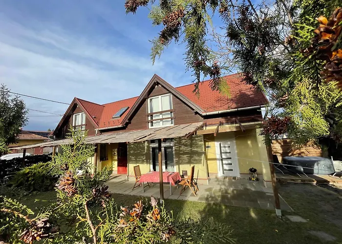 Villa 4 Guests: River&garden Charm