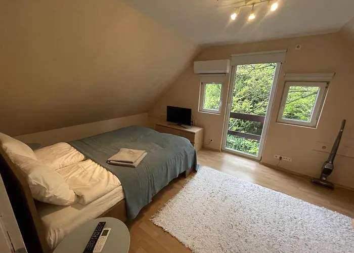 Villa 4 Guests: River&garden Charm *